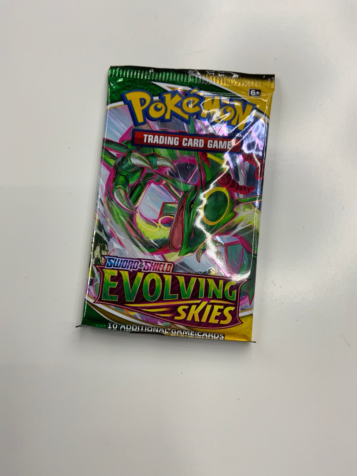 Pokémon Evolving skies booster pack